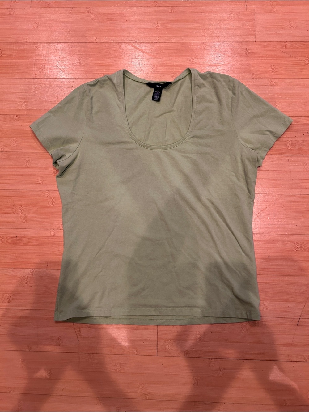 GAP Scoop Neck Tee in Lime green